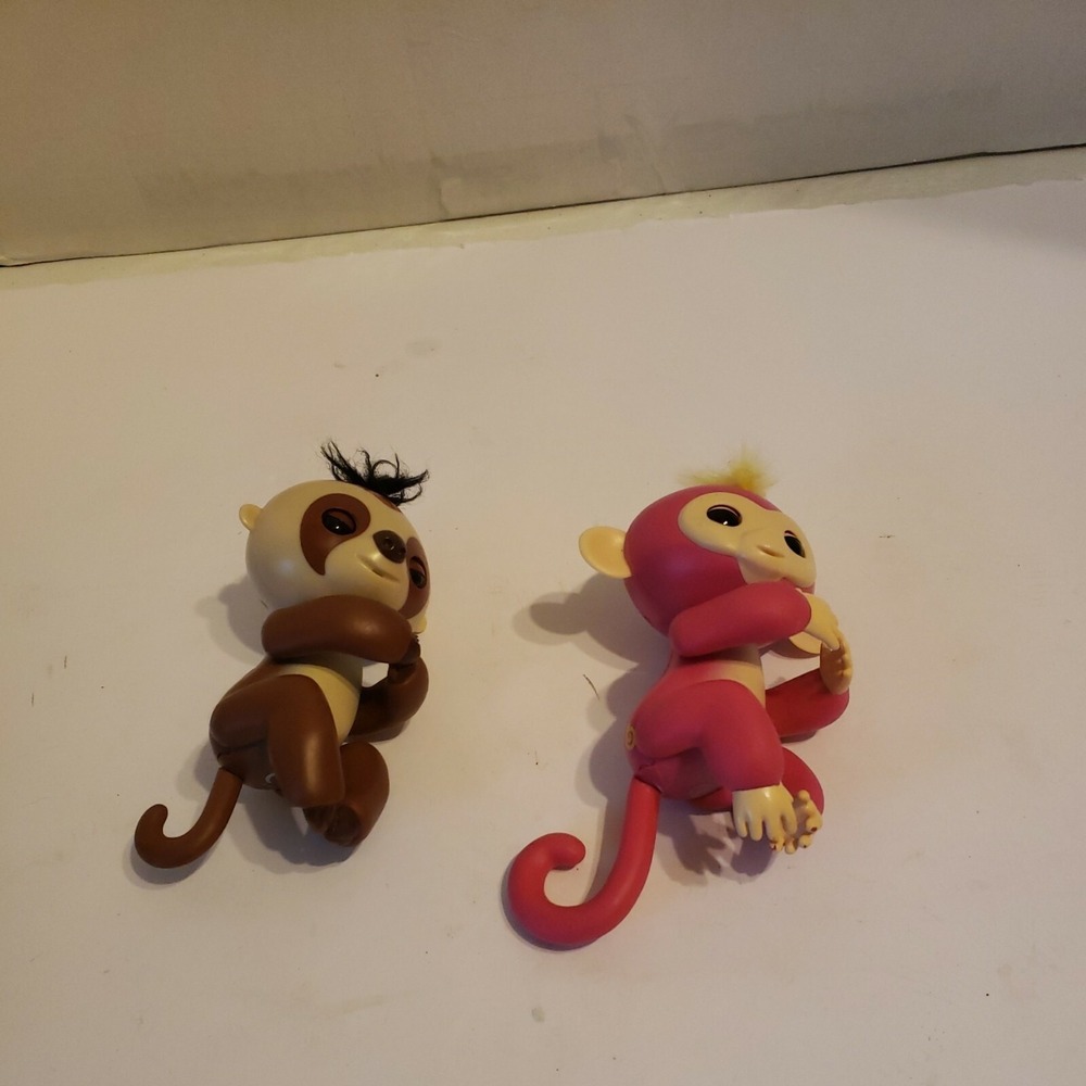 Fingerlings WoWee Interactive Toys monkey Lot of 2